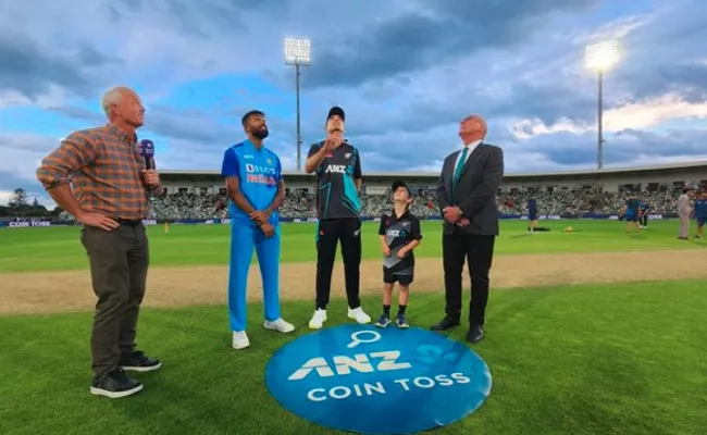 IND VS NZ 3rd T20I: India Won The Toss And Opt To Bat, Chahal Out - Sakshi