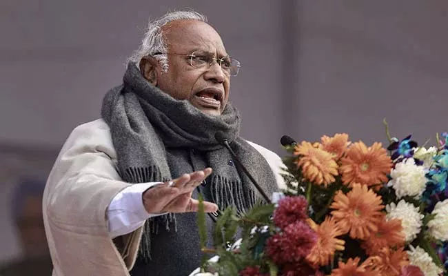 M Kharge Said President Droupadi Murmus Address Nothing Special  - Sakshi