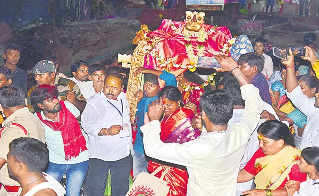 Sri Lingamanthula Swamy Peddagattu Fair Ended In Suryapet - Sakshi