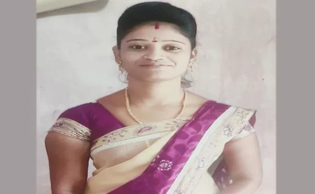 Married Woman Missing In Visakhapatnam - Sakshi