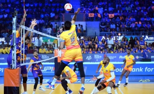 Prime Volleyball League: Mumbai Meteors Beat Chennai Blitz 1st Win - Sakshi