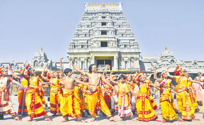 Dance Festival Held In Yadadri Temple - Sakshi