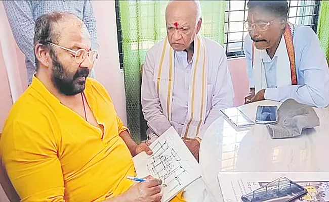 Architect Anand Sai Visits Kondagattu Anjaneya Swamy Temple - Sakshi