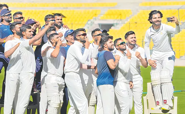 Ranji Trophy: Saurashtra, Bengal advance to Ranji Trophy final with outright wins - Sakshi