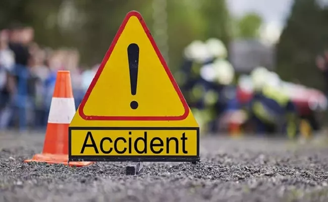 Three Killed In Road Accident At Gachibowli Chowrasta - Sakshi