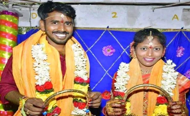 Newly married Couple Died In Road Accident Srikakulam - Sakshi