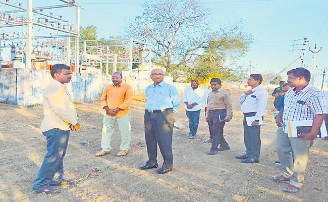 TSNPDCL CMD Gopal Rao Inspection On Three Phase Power Supply - Sakshi