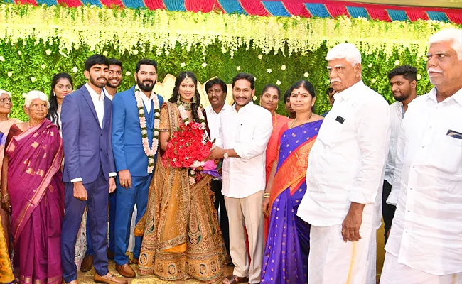 CM Jagan Attend YSRCP Leader Balarami Reddy Son Marriage Reception - Sakshi