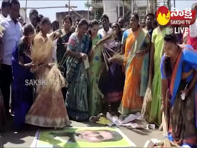 Women beat Lokesh's photo with brooms In Nagari