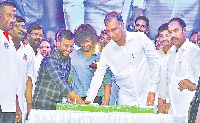 Minister Harish Rao Celebrates CM KCR Birthday With Ambati Rayudu Natural Star Nani - Sakshi