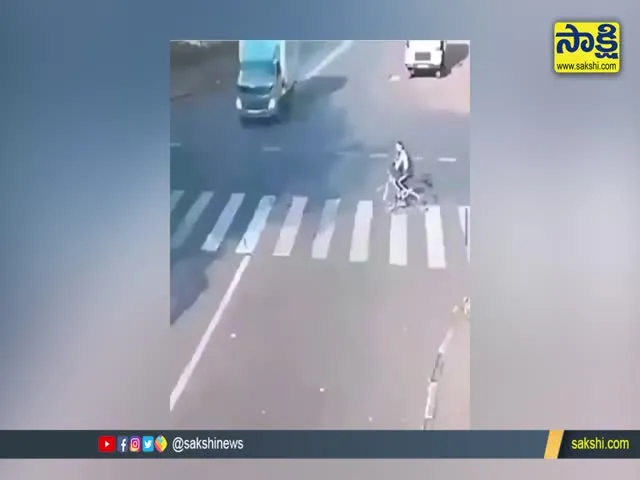 Young Boy Lucky Escaped From Huge Accident Video Viral