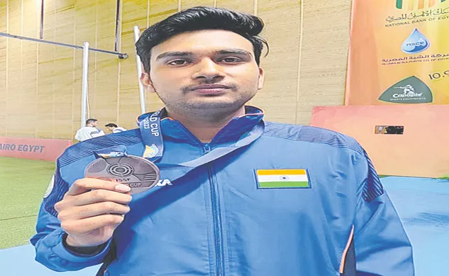 Cairo Shooting World Cup: Varun Tomar bags 10m air pistol bronze - Sakshi