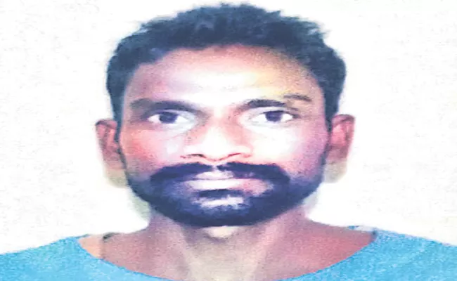 Sandalwood smuggler gets five years in jail - Sakshi