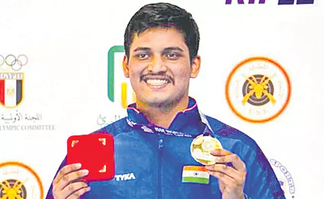 Rudrankksh Patil won the gold medal in the men's 10m air rifle competition - Sakshi