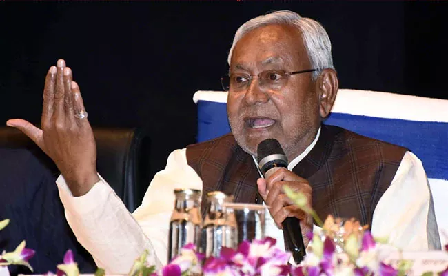 Is This England Nitish Kumar After Farmer Speaks In English Video Viral - Sakshi