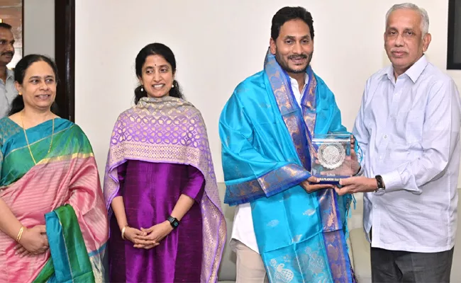 Cm Jagan Meet The New Governor Justice Abdul Nazeer - Sakshi