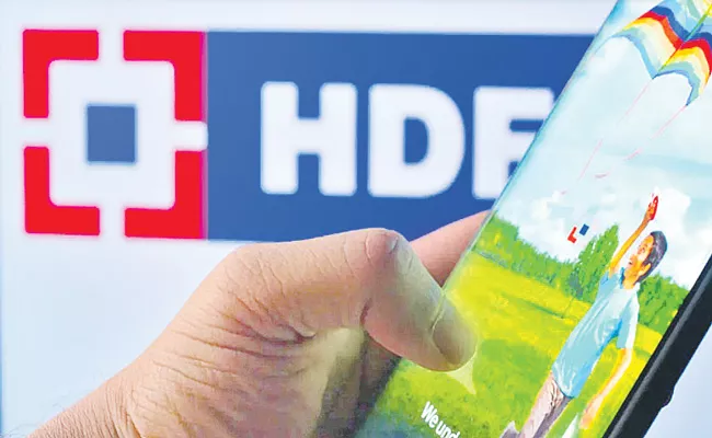 HDFC Bank, Lulu Exchange partner to boost payments - Sakshi