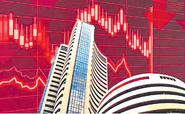 Sensex falls over 900 points, Nifty down 272 points on rate hike worry - Sakshi