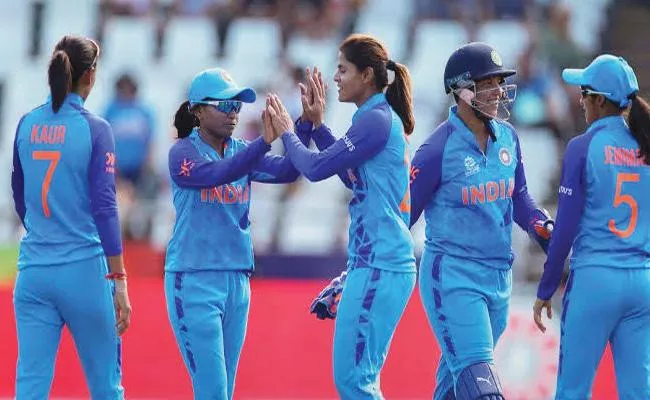 T20WC Ind Vs Aus: Harmanpreet Pooja Vastrakar Doubtful For Semis Report - Sakshi