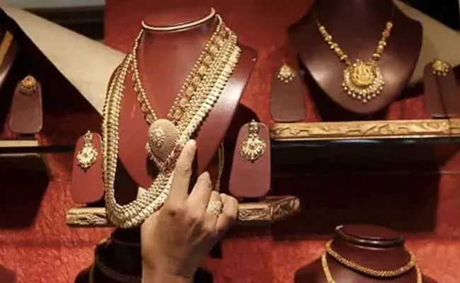 Assets Worth rs 305 Crore Of Jewellery Chain Joyallukas Seized - Sakshi