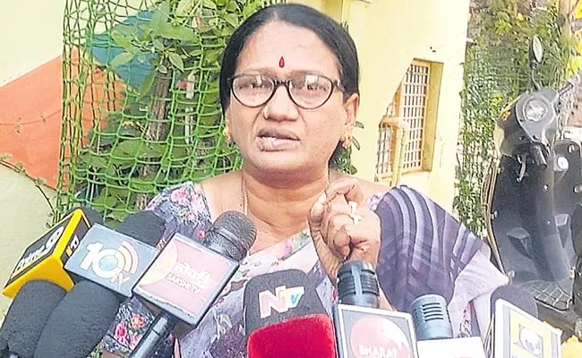 Pulivendula Former Mptc Sasikala Said Cbi Has Distorted My Statement - Sakshi