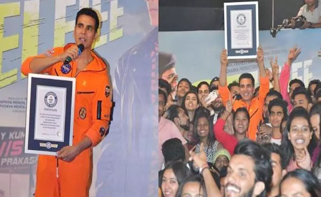 Akshay Kumar Smash Guinness World Record With 184 Selfie in 3 Minutes - Sakshi