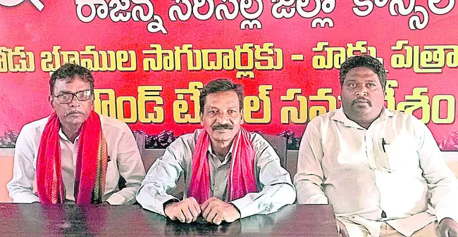 మాట్లాడుతున్న గుంటి వేణు - Sakshi