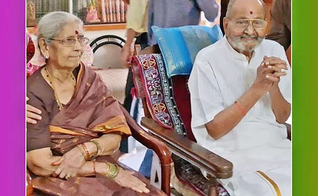 Legendary Director K Vishwanath wife Jayalakshmi dies of heart attack - Sakshi