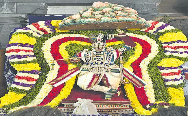 Yadadri Brahmotsavam: Srilakshmi Narasimha Swamy As Govardhanagiri - Sakshi