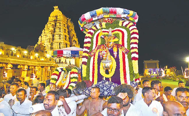 Yadadri Sri Lakshmi Narasimha Swamy Brahmotsavam Going With Grandeur - Sakshi