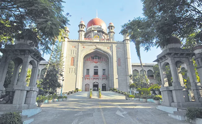 Telangana High Court bench On LRS Petitioners - Sakshi