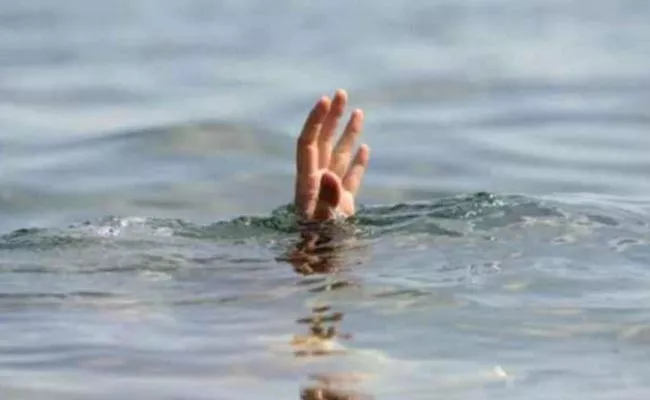 Mother Committed Suicide By Jumping Into The Krishna River - Sakshi