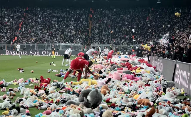 Besiktas Fans Throw Toys On Football Pitch For Children Affected By Earthquakes In Turkey - Sakshi