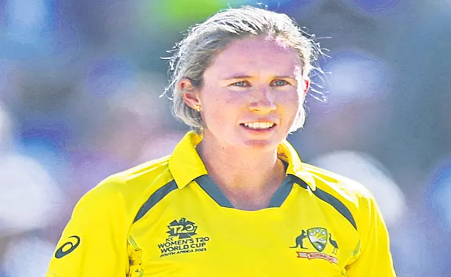 Beth Mooney named captain of WPL side Gujarat Giants - Sakshi