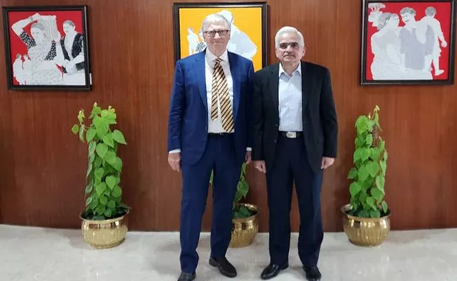 Bill gates meets rbi governor shaktikanta das  - Sakshi