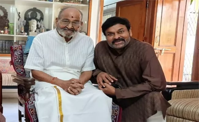 Chiranjeevi is deeply saddened by death of K Vishwanath - Sakshi