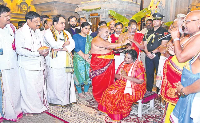 Governor Tamilisai Soundararajan Visits Yadadri Temple - Sakshi