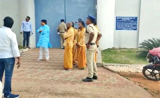 High Drama at Vikarabad Parigi Sub Jail after Shivaswamis Arrest - Sakshi