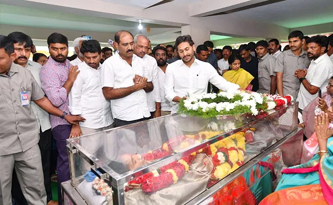 CM YS Jagan TributesTalasila Wifes Demise - Sakshi