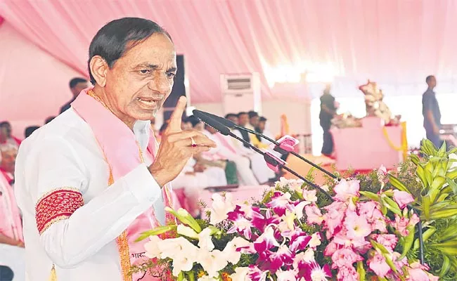 CM KCR Comments On BJP Govt at Nanded Public Meeting - Sakshi