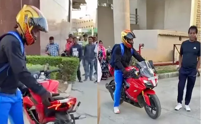 MS Dhoni-Old-Video Turning-Up Ranchi Stadium On Bike For Practice - Sakshi