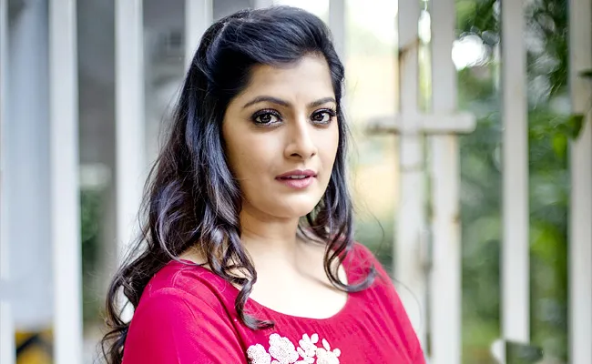 Varalaxmi Sarathkumar 2 Million Followers In Instagram - Sakshi