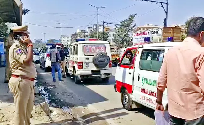 Man Assassinated At Miyapur Bus Stand - Sakshi