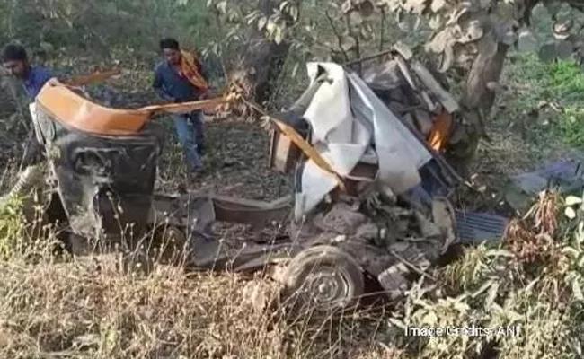 Chhattisgarh Road Accident Truck Hits Auto Several Students Dead - Sakshi