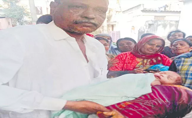 New Born Infant Left At Jeedimetla Hyderabad - Sakshi