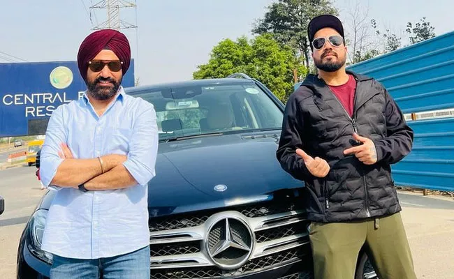 Singer Mika Singh gifts a swanky Mercedes Benz Car to close friend - Sakshi