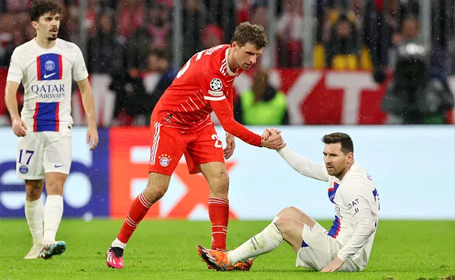 Thomas Muller Compares Messi-Cristiano Ronaldo Messi Cant Shoulder PSG - Sakshi