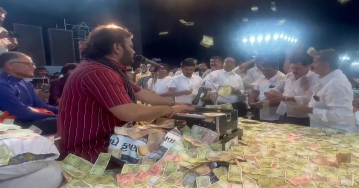 Viral Video: People Showered Currency Notes On Gujarati Folk Singer Kirtidan Gadhvi