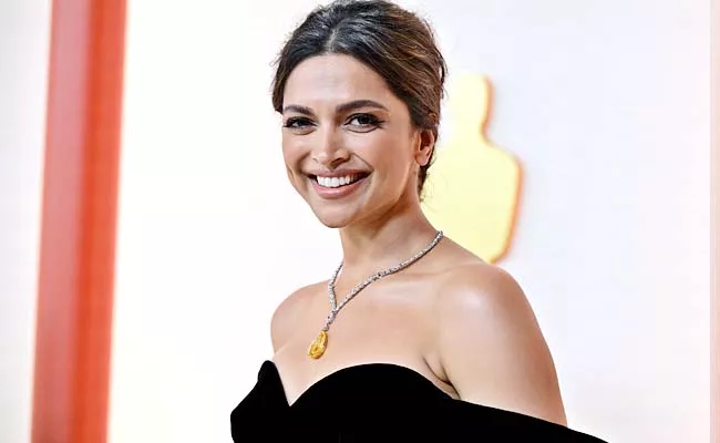 Deepika Padukone flaunts her new tattoo as she makes her Oscar debut - Sakshi