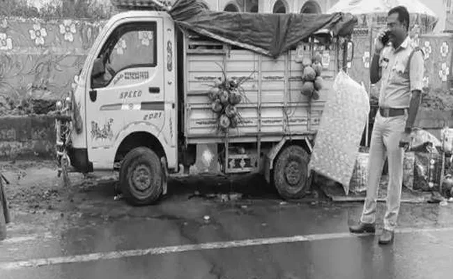 Andhra Pradesh: Coconut Merchant Attacked With Knife On Motor Vehicle Brake Inspector - Sakshi